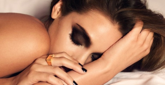 Zašto je opasno spavati sa šminkom