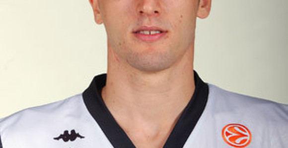 Video: Vujošević opet nasrnuo na igrača!