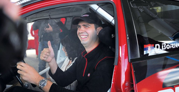 Video: Ovako slavi 'srpski Lauda' - Dušan Borković!