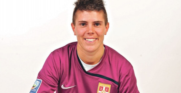 Ne branim za Srbiju zbog ''muške frizure''!