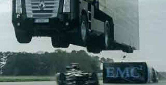 Video: Kamion preleće F1?! Može!