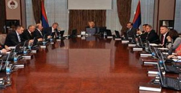 Влада без министара који су прихватили функцију посланика