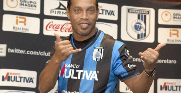 Video: Ronaldinjo ide da igra u Angolu!