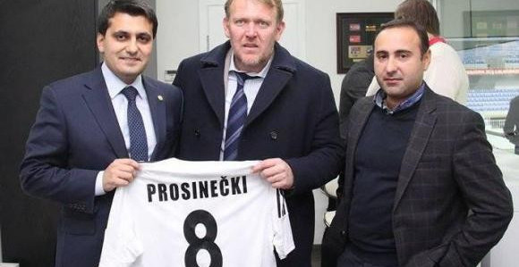 Zvanično: Robi selektor Azera