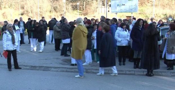 Krediti za plate, radnici ne odustaju