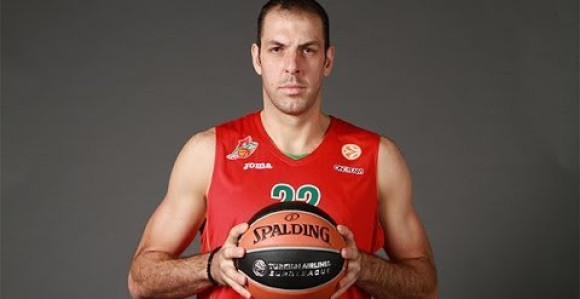 Aleks opet udara na Zvezdu!