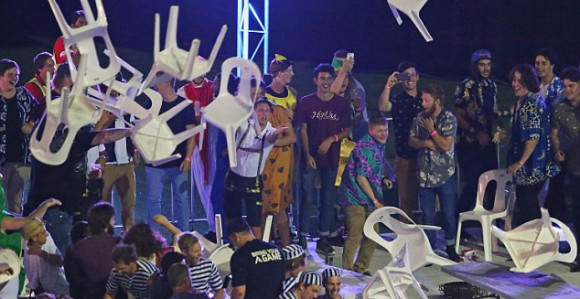 Video: Ludilo! Huliganizam i na pikadu!