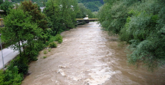 Miljevina: Bistrica poplavila stambenu zgradu
