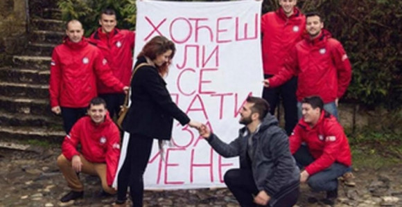 Banjaluka: Policija strahovala od protesta, a on prosio djevojku