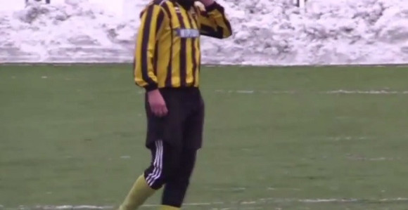 Video: Čovjek se javio na poziv usred utakmice!