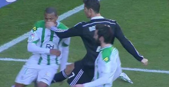 Видео: Двоструки аршини - Роналду само два меча!