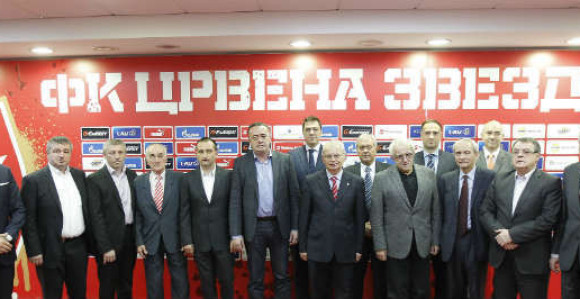 Čelnici Zvezde kao iz ''Kengura'' - samo sede i čekaju...!