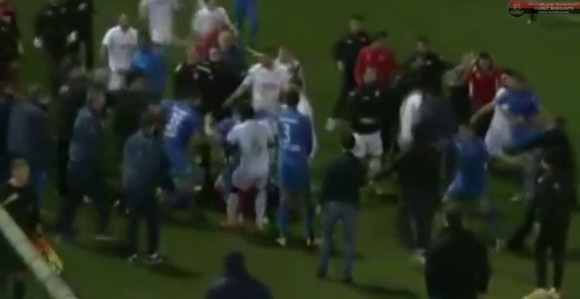 Video: Bugari i Jermeni u klinču - tuča 50 ljudi!