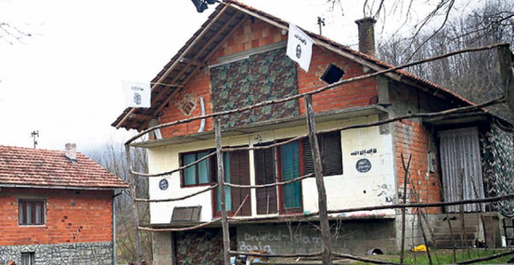 Gornja Maoča: Zastavu ISIS-a skinuli, ostali grafiti