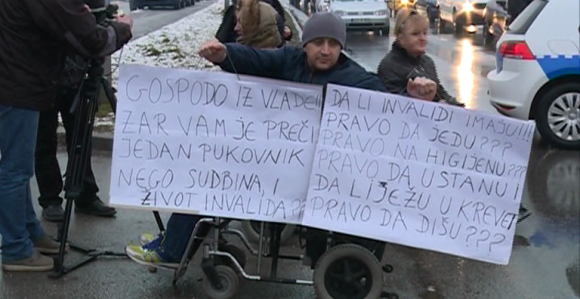 Distrofičari blokirali tranzit