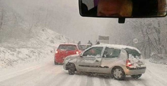 Српска због снијега данима без струје