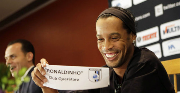 Ronaldinjo raskida sa Meksikancima i...