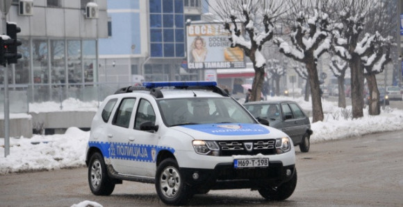 Policija spasila svoja vozila, građane niko nije upozorio!