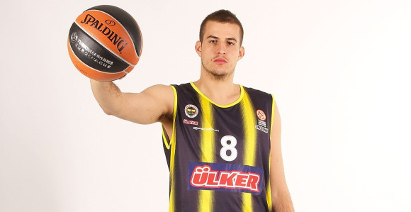 EL, video: Nemanja Bjelcia - najbolja krađa, najbolja ''banana''!