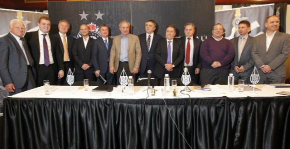 Управа Партизана: Волим Партизан, ал' му не дам паре!