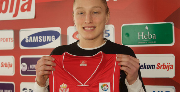 KSS predstavio ''američku Srpkinju''!