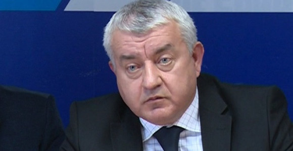 Дубоко подијељена политичка сцена