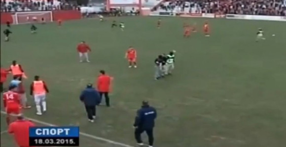 Видео: Хулигани за прекид мостарског дербија!