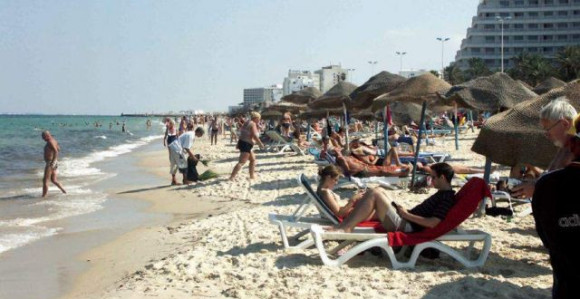 Država nije upozorila turiste na Tunis