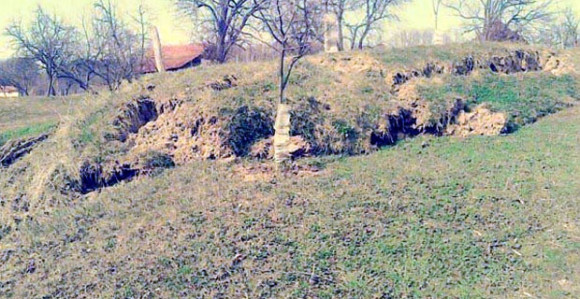 У Зворнику брдо изронило из земље