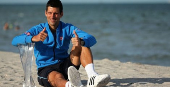 Nole ''prošetao'' trofej ispred Marijeve kuće!