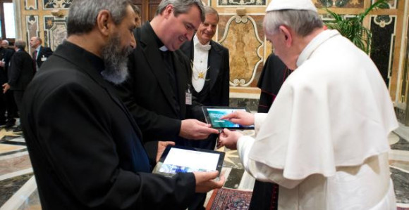 Papin iPad prodat za 30.500 dolara