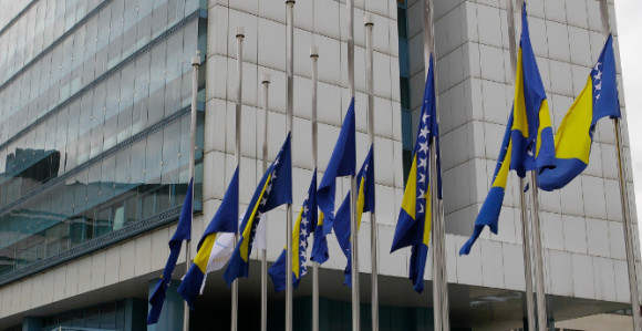 BiH prezadužena, jede samu sebe