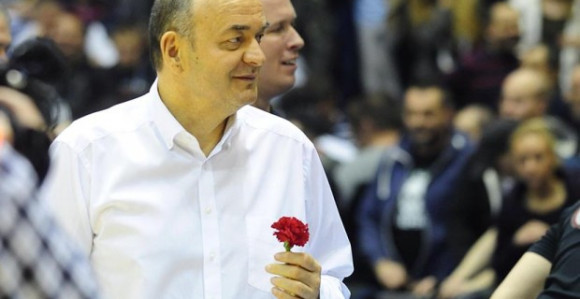 Dule se pita: Šta slavi Zvezda - trofej ili što je nas izbacila?!