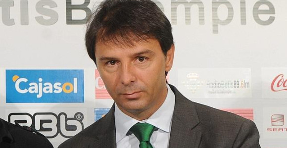 Влади Стошићу жена није дала да се врати у Звезду!