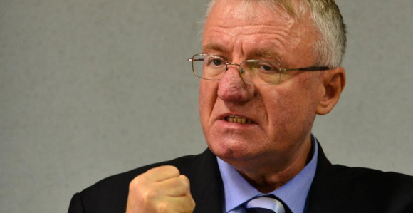 Šešelj okreće radikale protiv Dodika