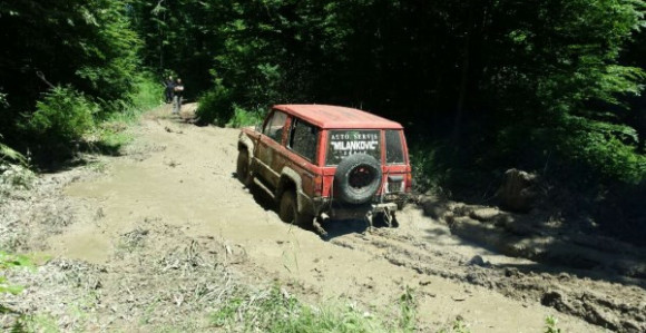  Srbac: „Žabac“ organizovao džipijadu