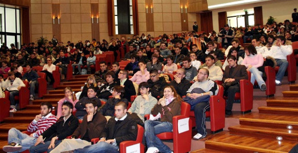 Savjet mladih PDP-a traži stipendije