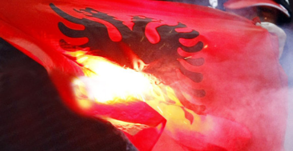 Frka u Baru, zapaljena albanska zastava!