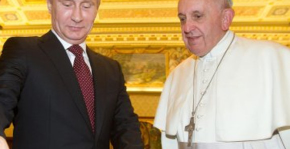 Putin i papa Franja razmijenili poklone