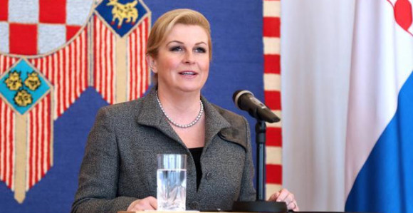 А шта каже Колинда на ''свастику''?! Шукер много љут!