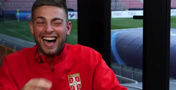 Видео: Насмијаћете се грохотом игри - који је ово играч?!