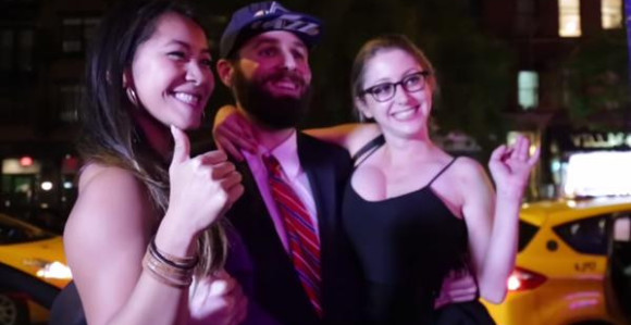 Видео: Претварао се да је драфтован, дјевојке полуделе за њим!