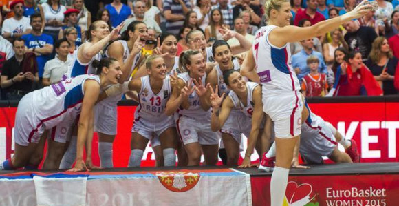 И кошаркашице чекају на балкону вечерас од 20:00!