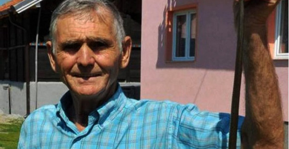 Mićo gujar, godinama spasava ljude!