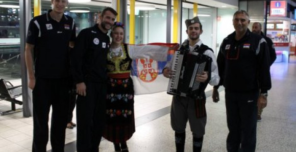 SL: Srbe u Australiji dočekali Srbi, harmonika, pjesma...