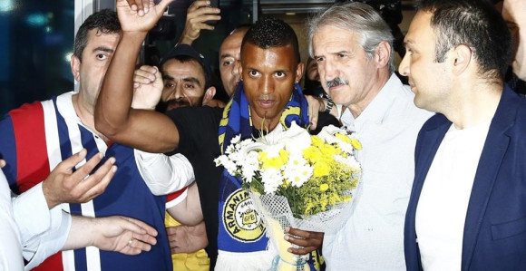 Video: Vatreni Turci ga dočekali - Nani u Feneru!