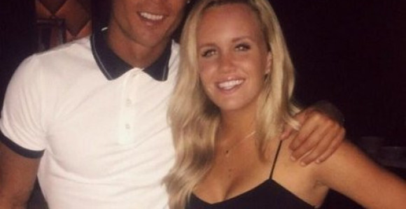Lijepa plavuša izgubila mobilni, našao ga CR7! Slučajno?!