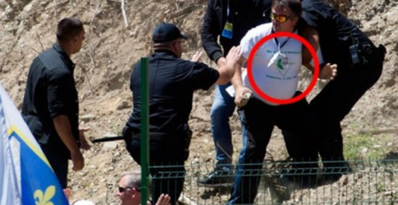 Napadač na Vučića imao akreditaciju