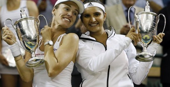 Vimbldon: Titula u ženskom dublu sa Hingis i Mirzu!