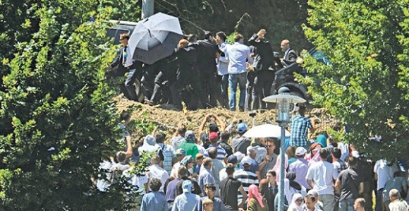 Vučićev linč organizovali Crni labudovi